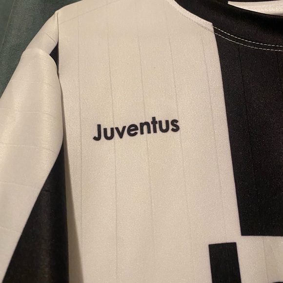 Juventus Black and White Striped Jersey - Picture 3 of 6